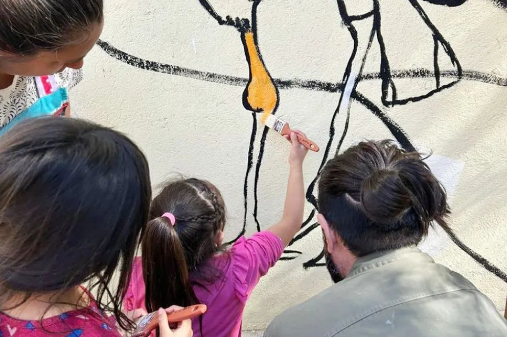 La comunidad escolar de la Escuela Primaria Rural 278 inauguró un gran mural 