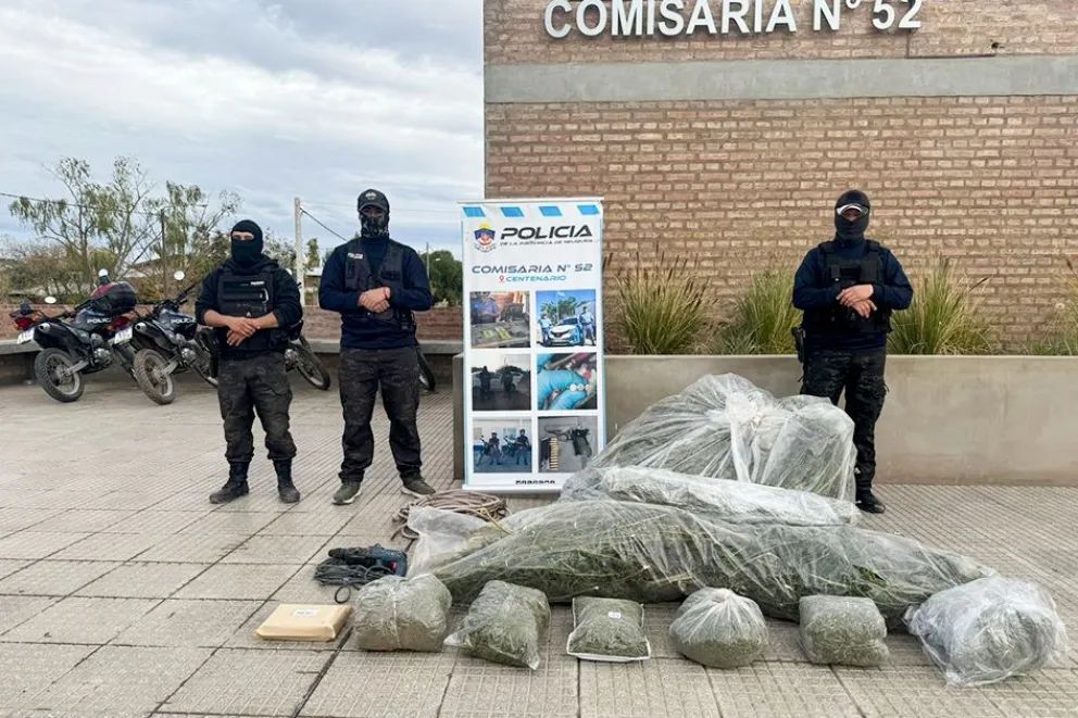 Secuestran drogas, un arma y elementos robados en dos allanamientos