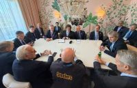 Milei se reunió con grandes inversores en Los Ángeles para potenciar la llegada de capitales