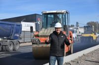 Gaido puso en marcha el asfalto de la Gran Avenida a menos de tres meses de iniciada la obra en Neuquén