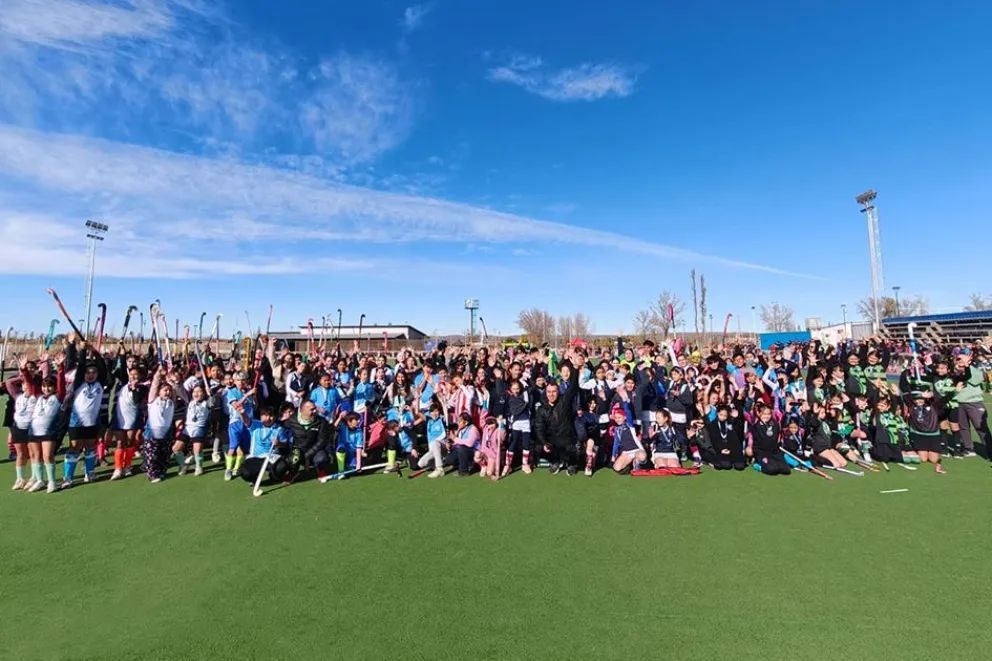 Más de mil niños y niñas colmaron el Encuentro de Hockey Social y Federado en Ciudad Deportiva