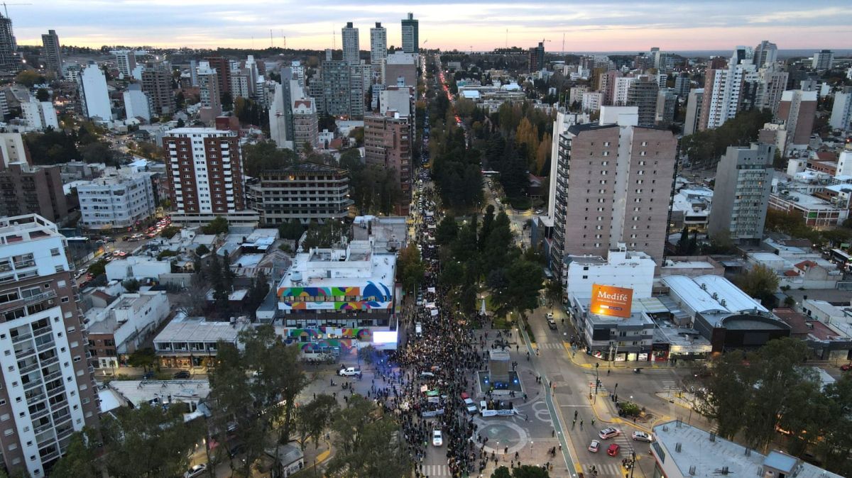 Una multitud participó de la Marcha Federal Universitaria en Neuquén 