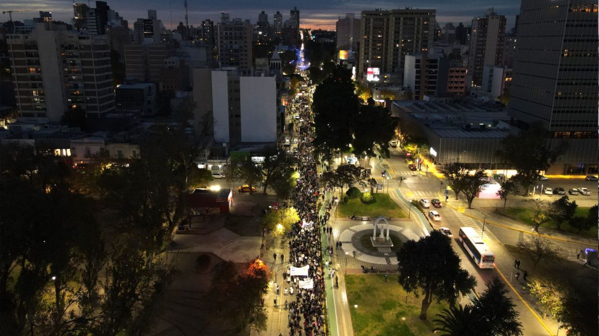 Una multitud participó de la Marcha Federal Universitaria en Neuquén 
