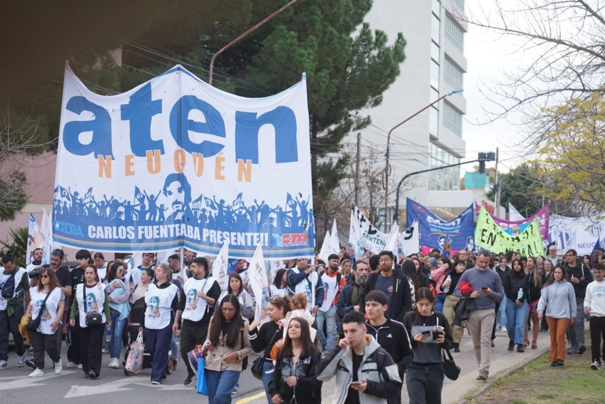 Una multitud participó de la Marcha Federal Universitaria en Neuquén 