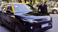 “No piso más una estación de servicio”: el primer taxista con auto eléctrico del país contó cuánto ahorra