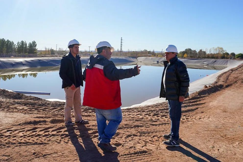 La Comarca Petrolera avanza en la readecuación de sus lagunas de tratamiento cloacal
