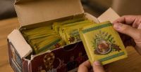 Insólita estafa viral: compró una caja de figuritas del Mundial y se llevó una desagradable sorpresa