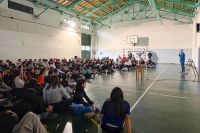 Con abordaje revisionista, estudiantes analizan el conflicto bélico junto con un excombatiente