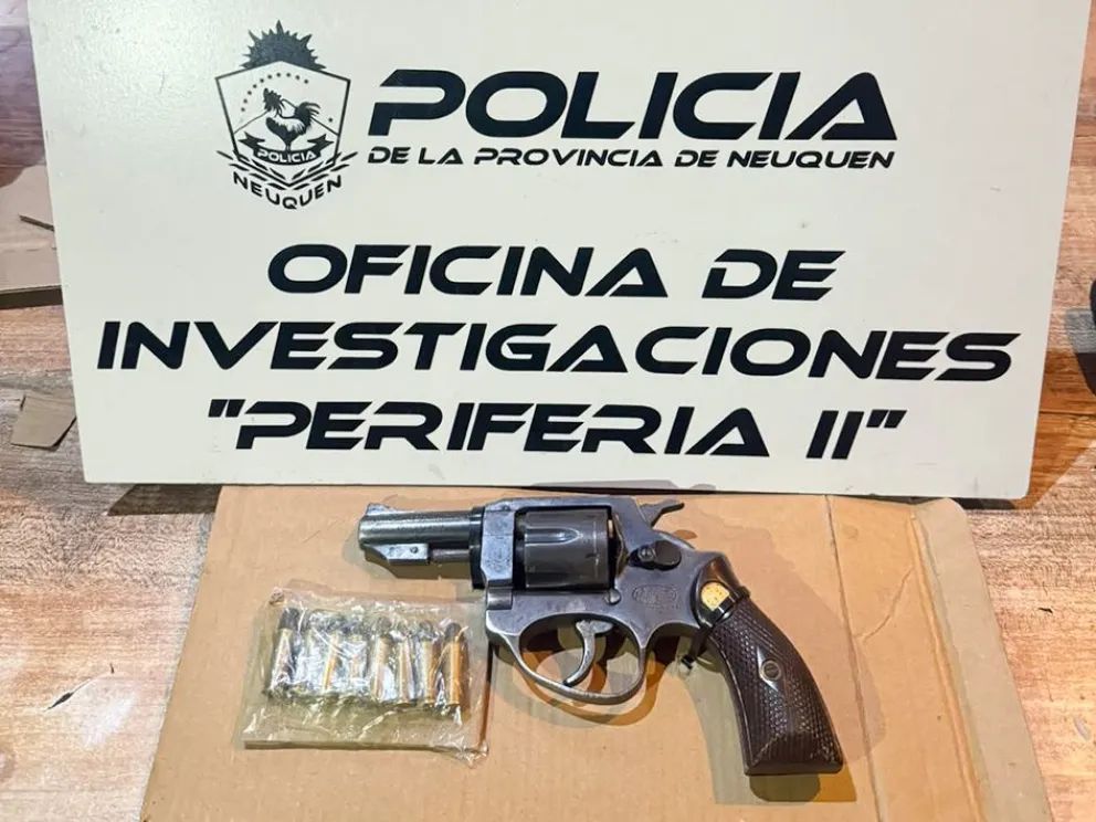 Secuestraron en Centenario casi dos kilos de cannabis, un arma de fuego y bicis robadas