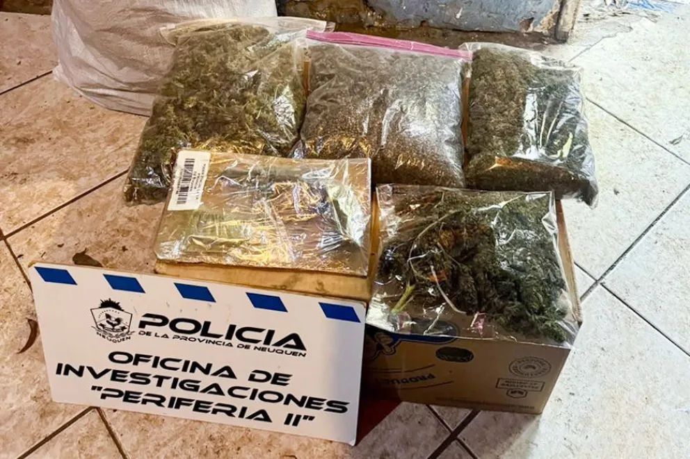 Secuestraron en Centenario casi dos kilos de cannabis, un arma de fuego y bicis robadas