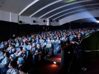 Una entrada por un abrigo: Cine Teatro Español transmitirá los partidos de la Selección 