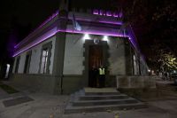 Edificios públicos se iluminaron de violeta para visibilizar el maltrato hacia las personas mayores