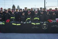 La Provincia entregó equipamiento a Bomberos y anunció la llegada de autobombas para rescates en altura