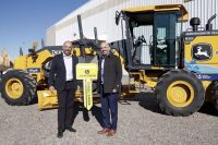 Villa Pehuenia-Moquehue recibió una motoniveladora para el mantenimiento de calles