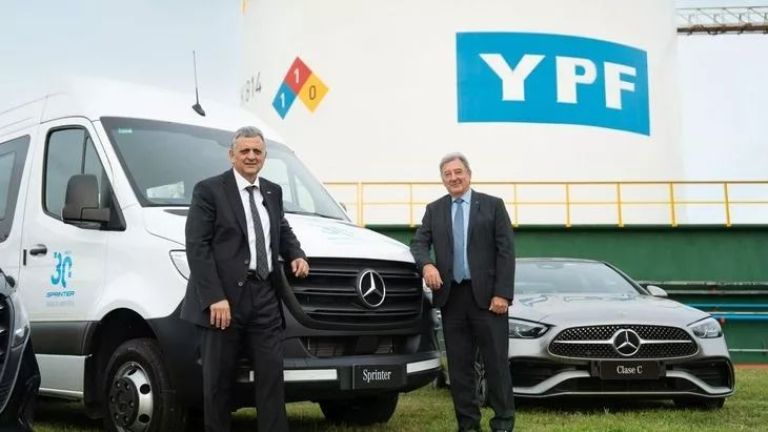 YPF y Mercedes-Benz sellan una alianza estratégica con foco en Vaca ...