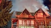 Un incendio destruyó un exmotel de Villa La Angostura: varias familias se quedaron sin hogar