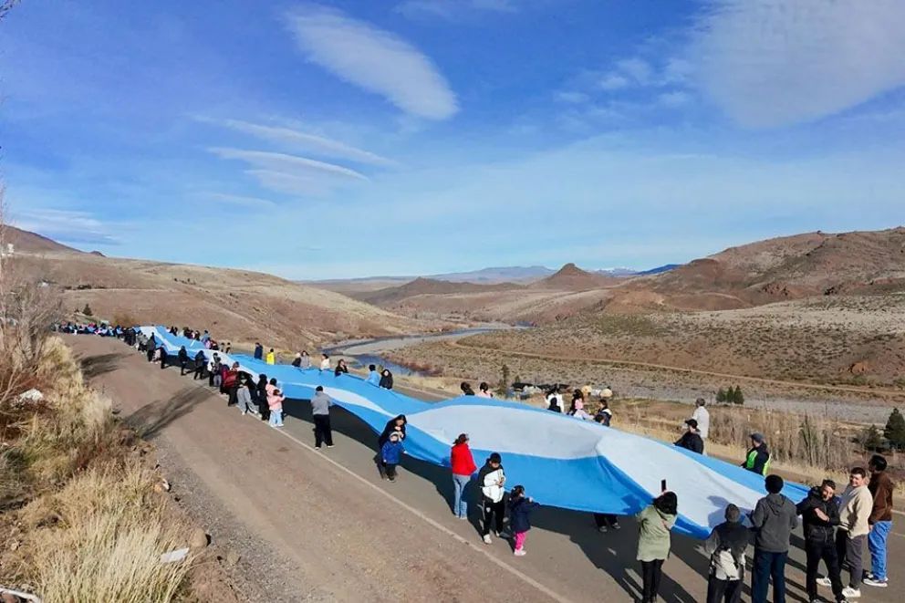 Andacollo volvió a desplegar la bandera más grande de la provincia