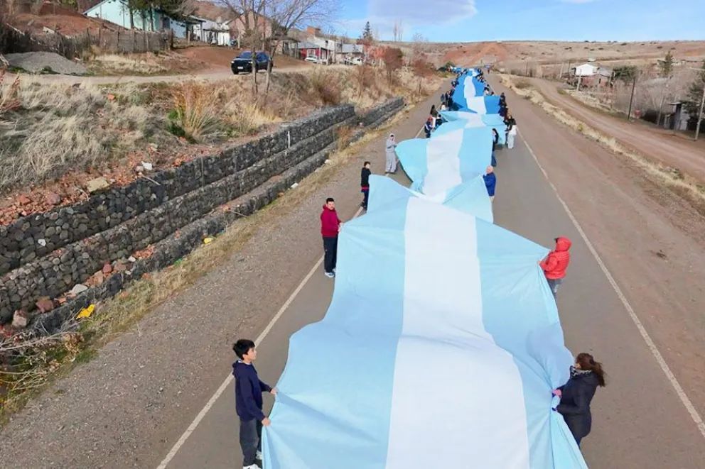 Andacollo volvió a desplegar la bandera más grande de la provincia