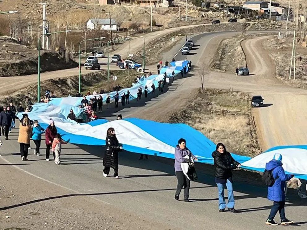 Andacollo volvió a desplegar la bandera más grande de la provincia