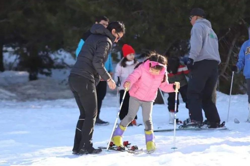 El Llano abre su temporada de invierno con una gran fiesta para toda la familia