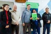 Familias del barrio Melipal recibieron la tenencia de sus lotes