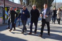 Tras años de postergación, Bajada del Agrio cuenta con sus primeras cuadras de asfalto