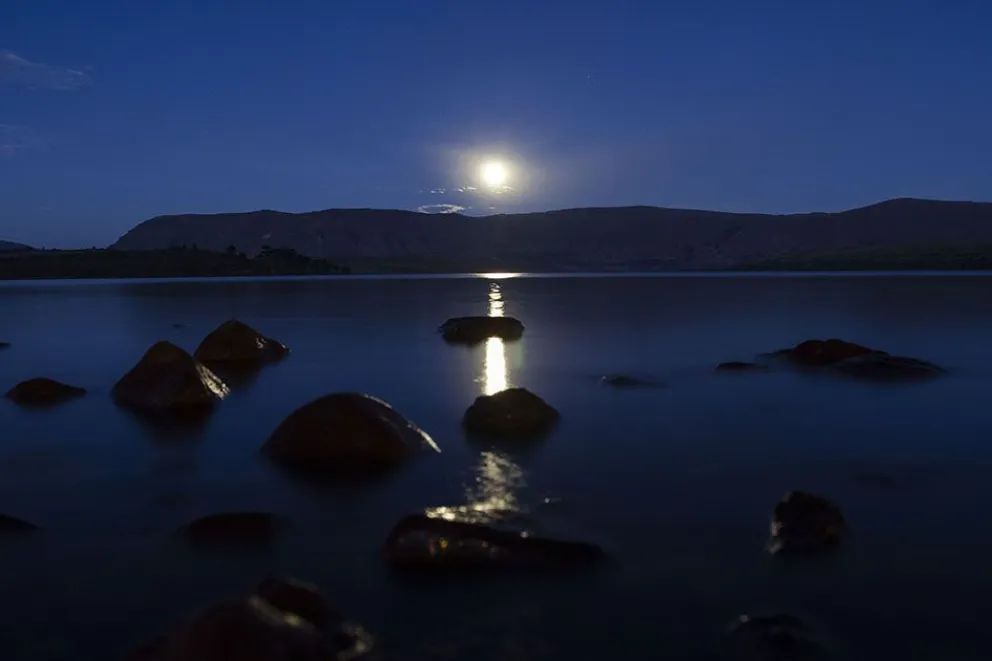 El cielo como protagonista: paisajes nocturnos que revelan otra cara de Neuquén