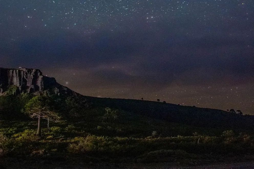 El cielo como protagonista: paisajes nocturnos que revelan otra cara de Neuquén