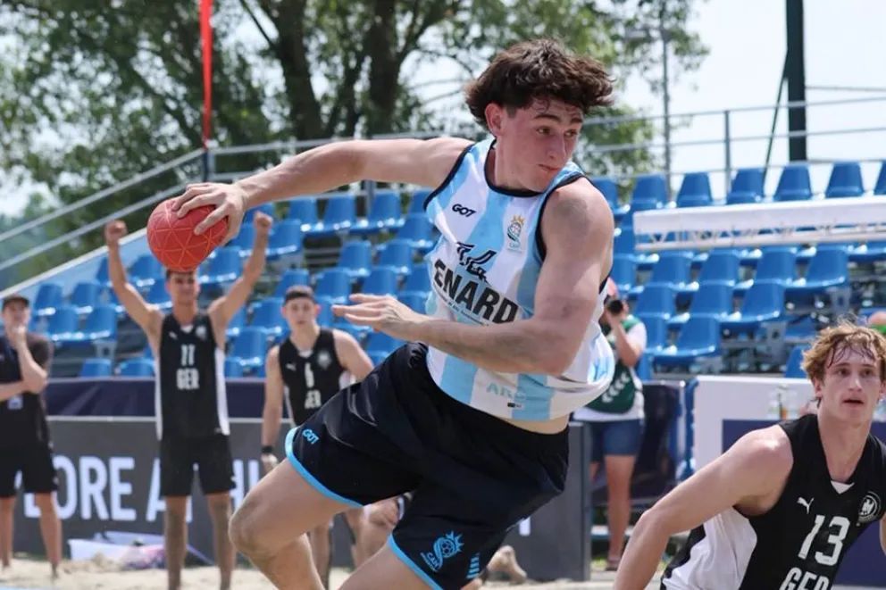 Con presencia neuquina, seleccionados argentinos de beach handball avanzaron a cuartos de final