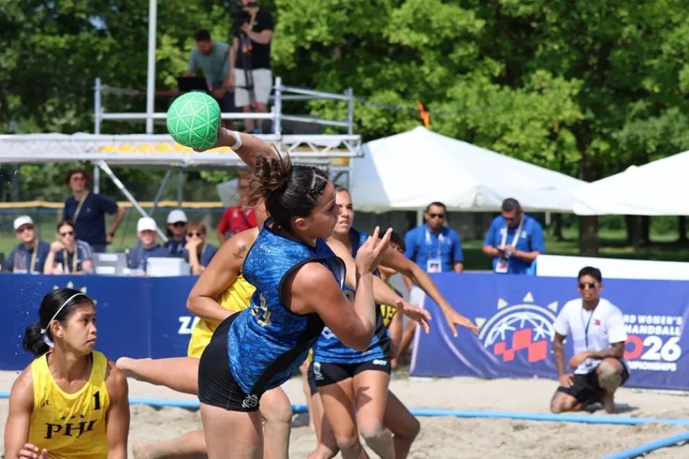 Con presencia neuquina, seleccionados argentinos de beach handball avanzaron a cuartos de final
