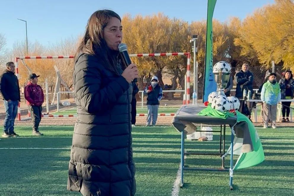 Ramón Castro recibió el Primer Campeonato Provincial de Fútbol 6 para mayores de 30