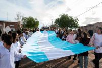 La escuela N° 144 celebró una emotiva promesa a la bandera