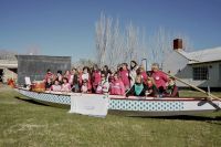 El Gobierno provincial entregó un bote dragón para la agrupación Rosas de la Confluencia