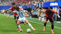 Contundente respaldo de la FIFA tras las críticas a los árbitros de Argentina-Egipto: “Las acusaciones infundadas no tienen cabida”