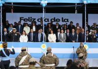 Con un multitudinario desfile, se celebró en Neuquén el Día de la Independencia Nacional