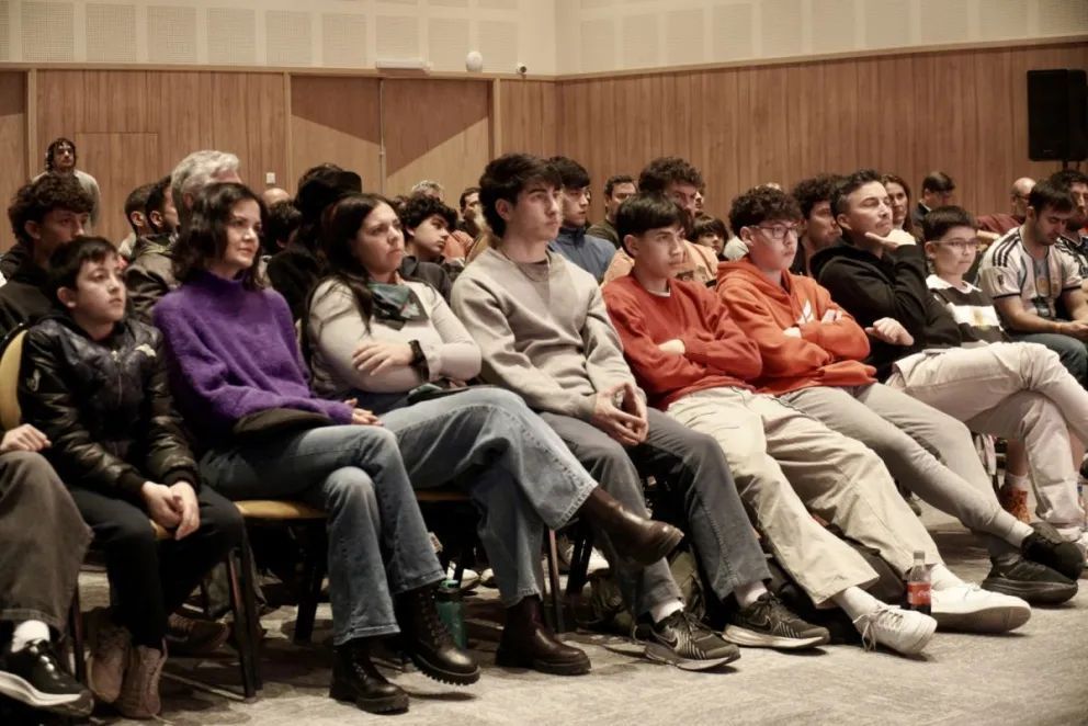 Más de 400 basquetbolistas participaron del Campus y la charla abierta de Walter Herrmann en Neuquén