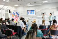 Capacitan a jóvenes emprendedores sobre planificación financiera