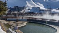 Copahue ofrece una experiencia única en el mundo: disfrutar aguas termales rodeadas de nieve
