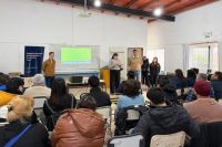 Capacitaron a trabajadores municipales y personal policial para fortalecer la comunicación y el trabajo en equipo