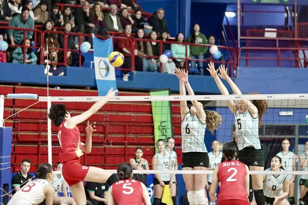 El Ruca Che late deporte al pulso del vóley internacional femenino