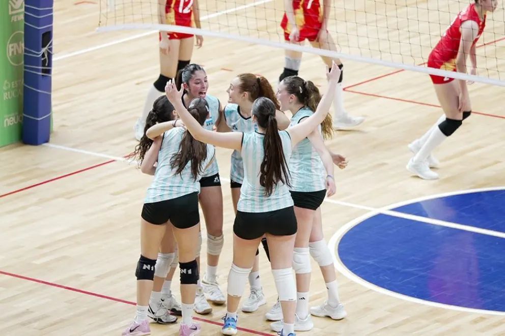 El Ruca Che late deporte al pulso del vóley internacional femenino
