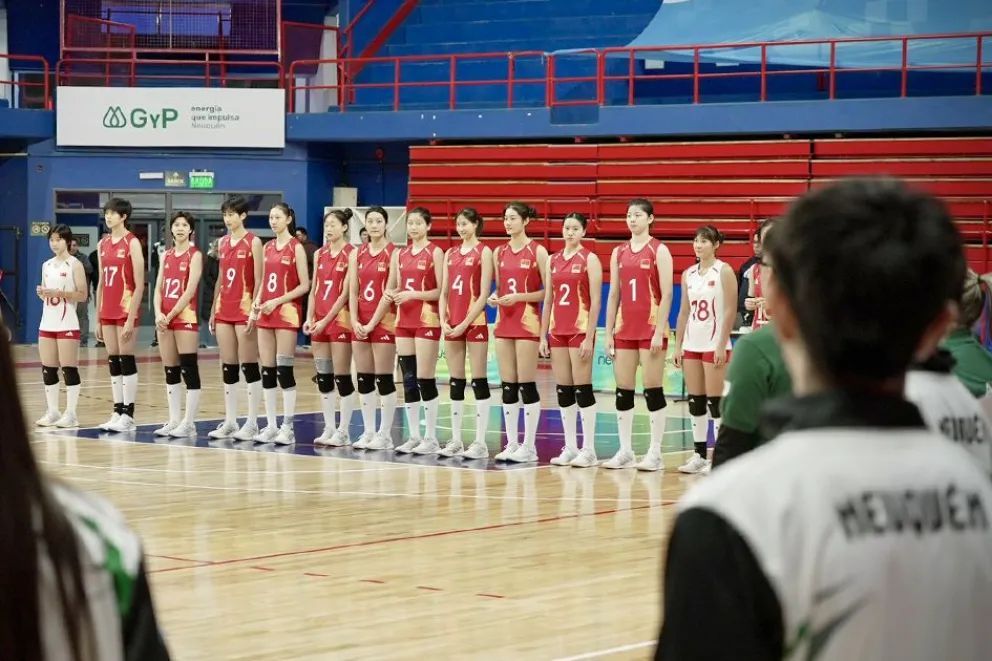 El Ruca Che late deporte al pulso del vóley internacional femenino