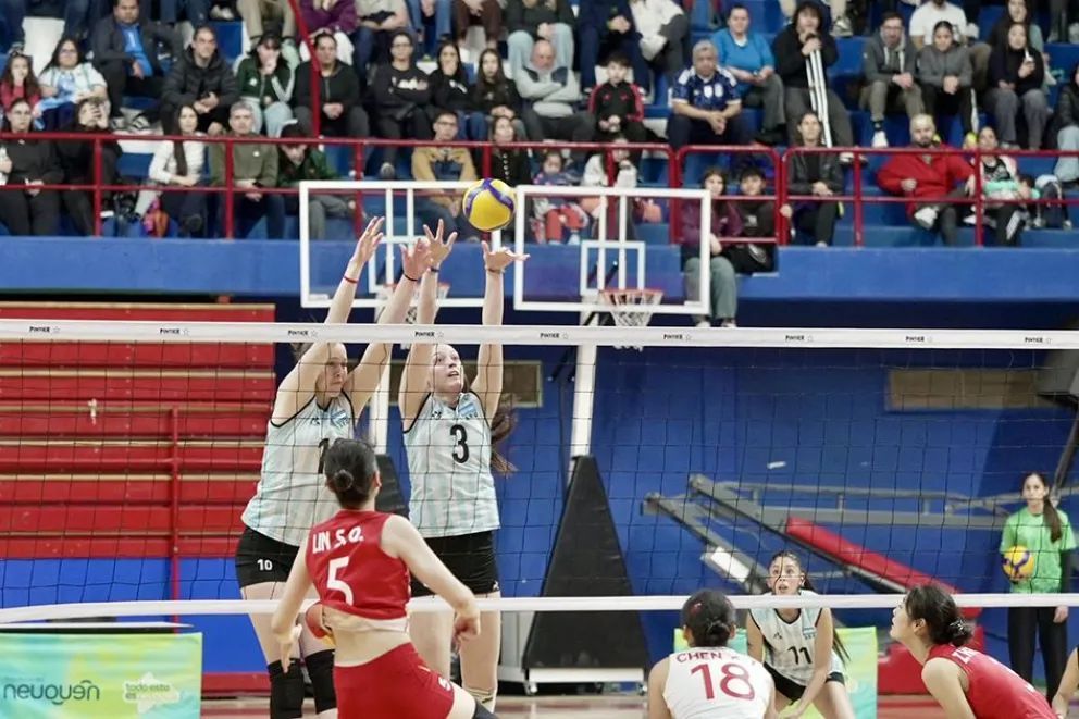 El Ruca Che late deporte al pulso del vóley internacional femenino