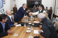 Figueroa firmó el acta con ATE y UPCN: “Es por lejos el mejor acuerdo salarial del país”