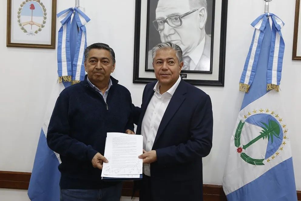 Figueroa firmó el acta con ATE y UPCN: “Es por lejos el mejor acuerdo salarial del país”