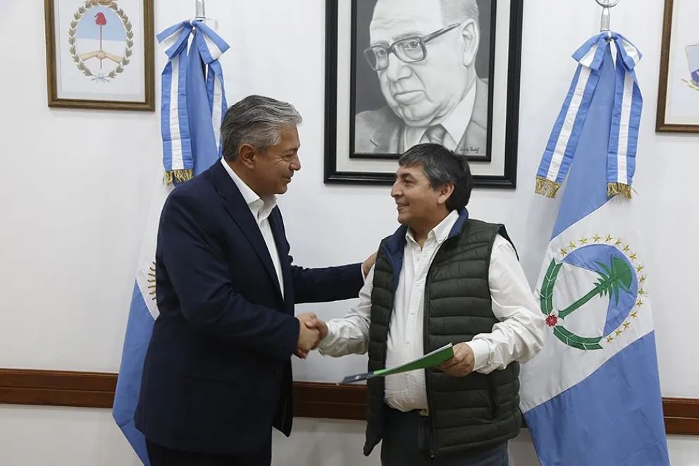 Figueroa firmó el acta con ATE y UPCN: “Es por lejos el mejor acuerdo salarial del país”