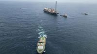 El primer buque del proyecto de GNL ya inició su preparación para operar frente a Río Negro