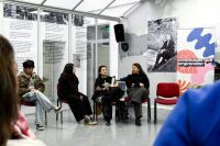 Jóvenes aprenden a usar la inteligencia artificial para hacer crecer sus emprendimientos