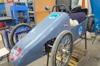 Fórmula Lanín: equipos calientan motores en el armado de chasis y carrocería de sus autos ecológicos