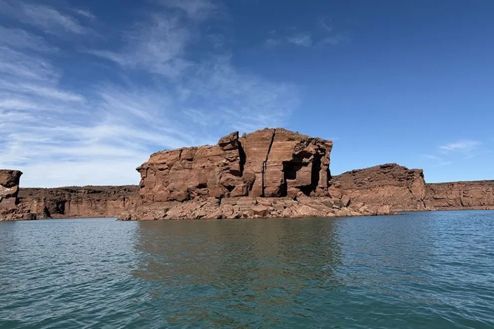 Un día en El Chocón: pesca, dinosaurios, sabores y paisajes para disfrutar en familia